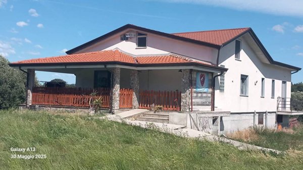 casa indipendente in vendita a Serre