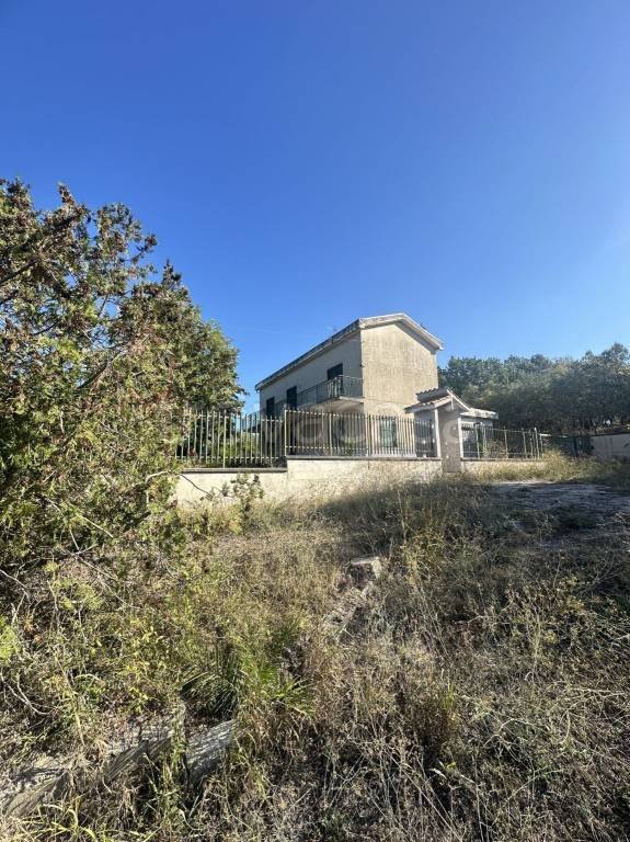 casa indipendente in vendita a Serre