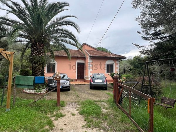 casa indipendente in vendita a Sessa Cilento in zona Santa Lucia
