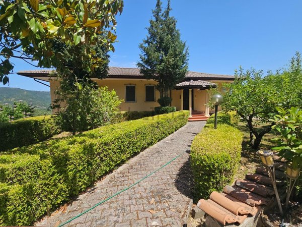 casa indipendente in vendita a Sessa Cilento