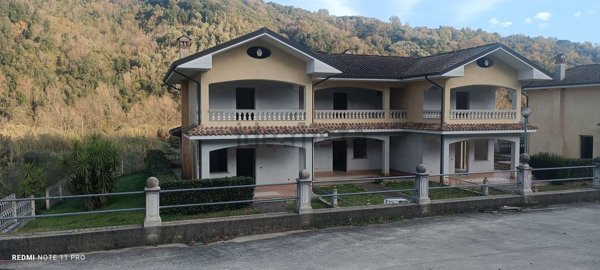 casa indipendente in vendita a Sessa Cilento in zona Santa Lucia