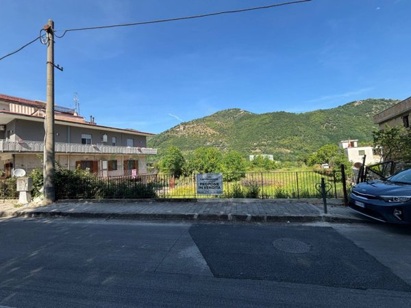 locale di sgombero in vendita a Siano