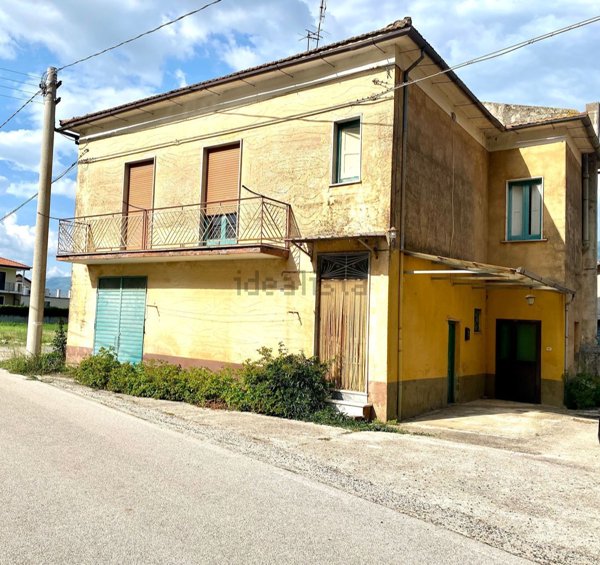 casa indipendente in vendita a Teggiano