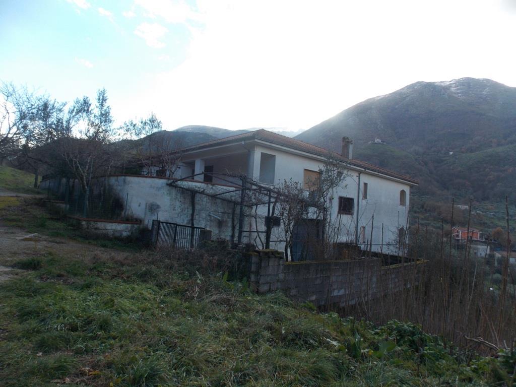 casa indipendente in vendita a Teggiano in zona Prato Perillo