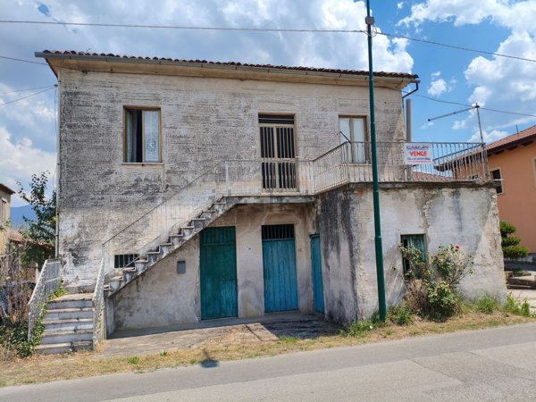 casa indipendente in vendita a Teggiano in zona Prato Perillo