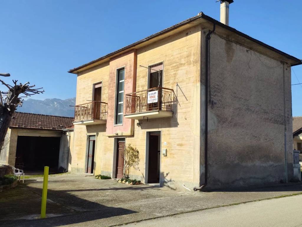 casa indipendente in vendita a Teggiano in zona Prato Perillo