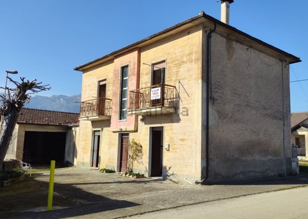 casa indipendente in vendita a Teggiano in zona Prato Perillo