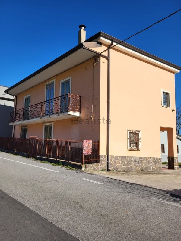 esavano in vendita a Teggiano