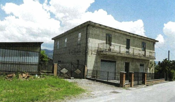 casa indipendente in vendita a Teggiano