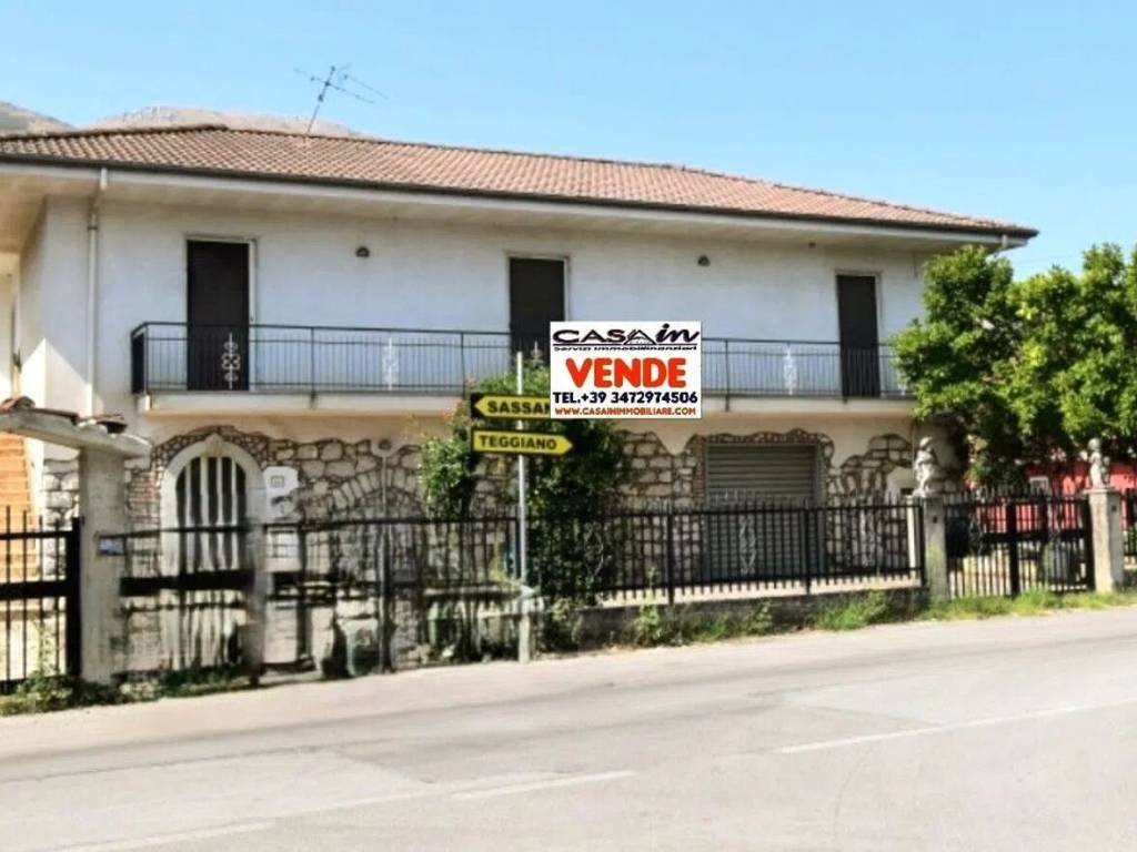 casa indipendente in vendita a Teggiano in zona Macchiaroli