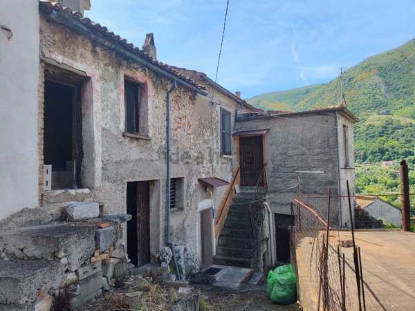 esavano in vendita a Teggiano in zona Macchiaroli