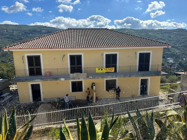 casa indipendente in vendita a Torchiara