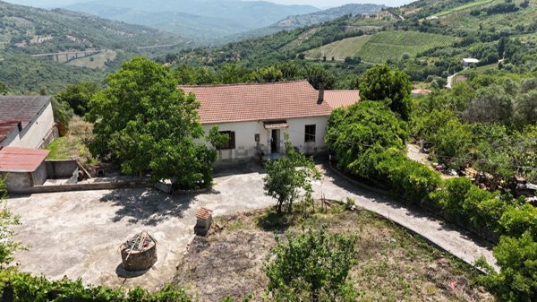 casa indipendente in vendita a Torchiara