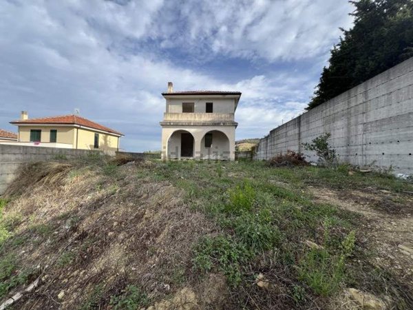casa indipendente in vendita a Torchiara