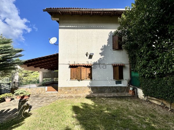casa indipendente in vendita a Torchiara