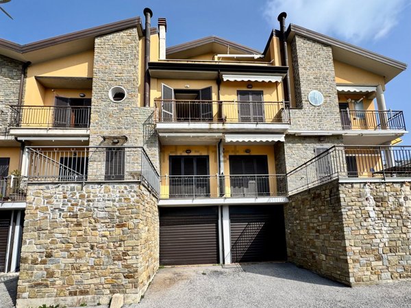 casa indipendente in vendita a Torchiara