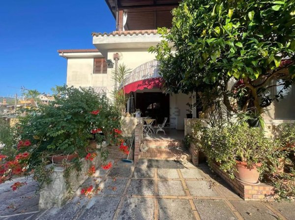 casa semindipendente in vendita a Torchiara