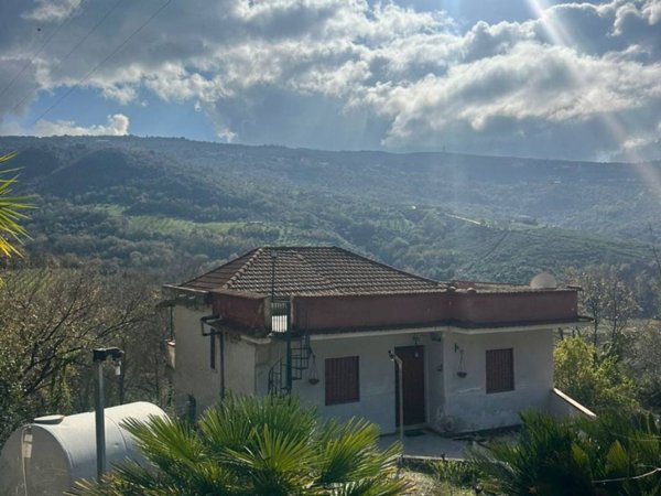 casa indipendente in vendita a Torchiara
