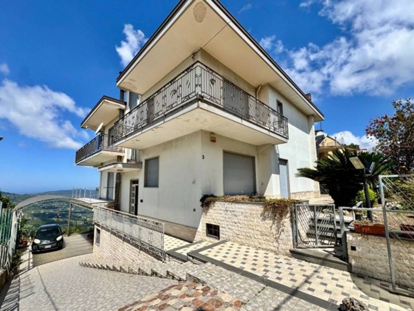 casa indipendente in vendita a Torchiara
