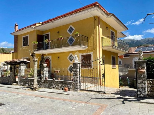 casa indipendente in vendita a Torraca