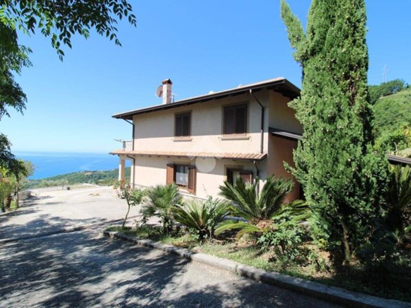 casa indipendente in vendita a Torraca in zona Cordici