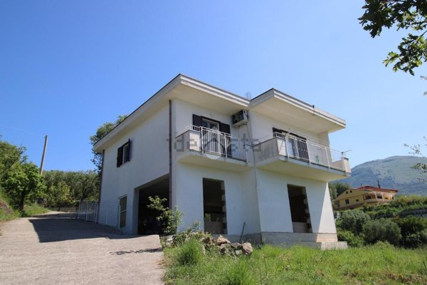 casa indipendente in vendita a Torraca in zona Fenosa