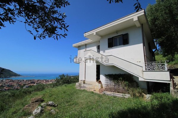 casa indipendente in vendita a Torraca in zona Fenosa