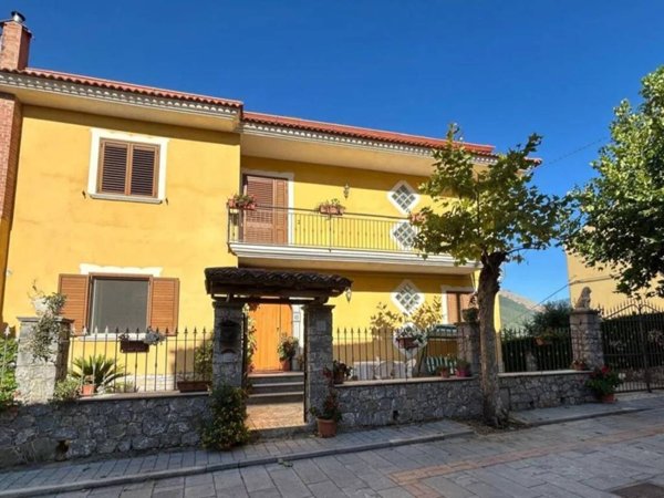casa indipendente in vendita a Torraca