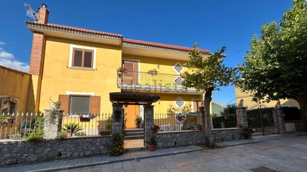 casa indipendente in vendita a Torraca