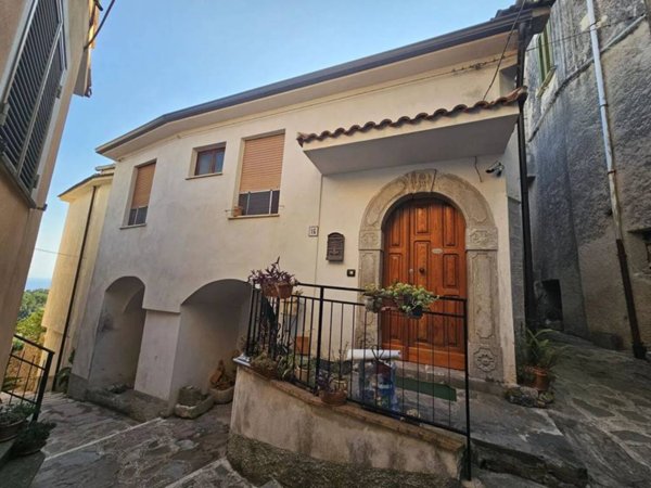 casa indipendente in vendita a Torraca