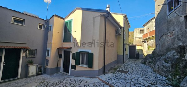 casa indipendente in vendita a Torraca