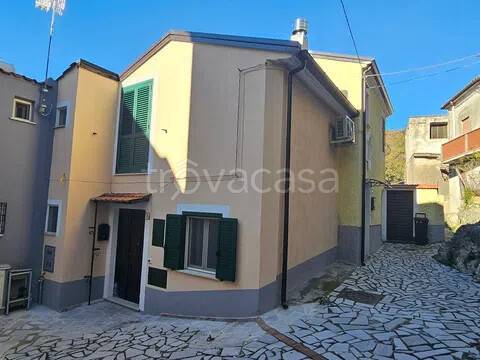casa indipendente in vendita a Torraca