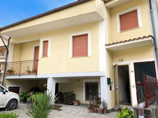 appartamento in vendita a Torre Orsaia in zona Castel Ruggero