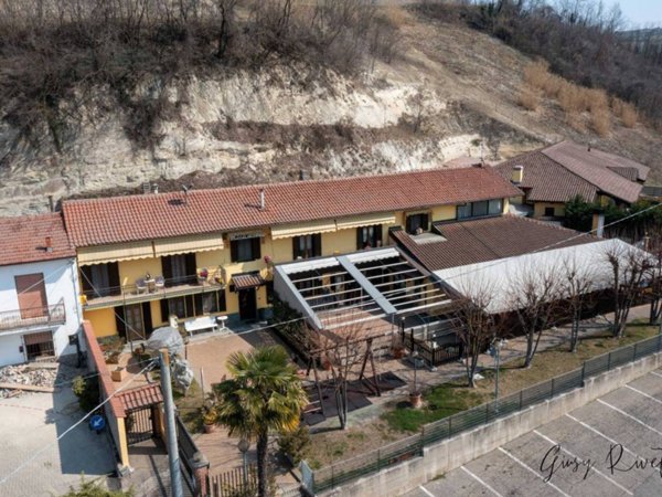negozio in vendita a Corneliano d'Alba