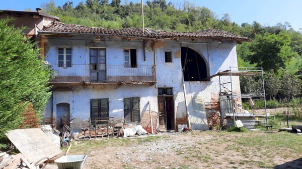 rudere in vendita a Corneliano d'Alba