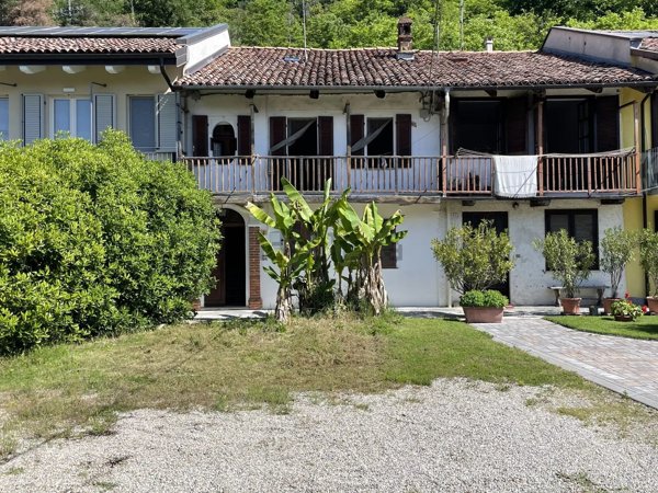 casa semindipendente in vendita a Corneliano d'Alba in zona Reala