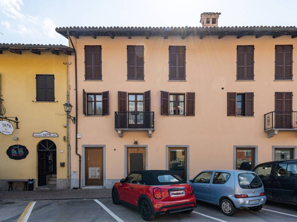 negozio in vendita a Corneliano d'Alba