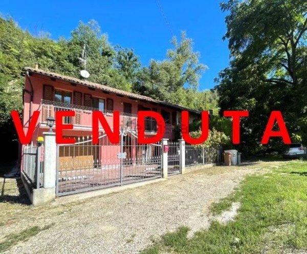casa indipendente in vendita a Corneliano d'Alba