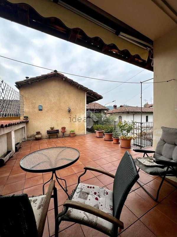 casa indipendente in vendita a Corneliano d'Alba