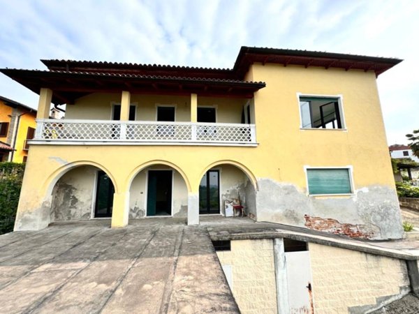 casa indipendente in vendita a Corneliano d'Alba