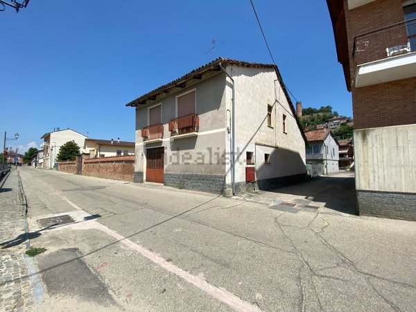 casa semindipendente in vendita a Corneliano d'Alba