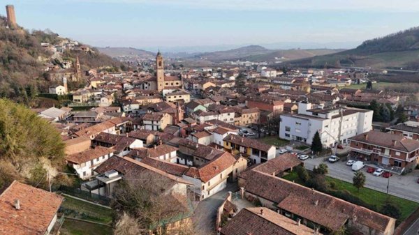 casale in vendita a Corneliano d'Alba