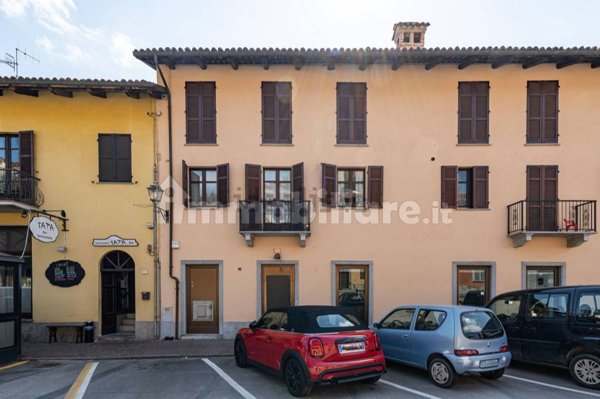 negozio in vendita a Corneliano d'Alba