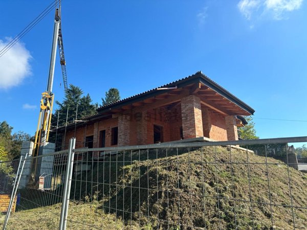 casa indipendente in vendita a Corneliano d'Alba