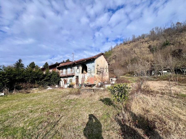 casale in vendita a Corneliano d'Alba