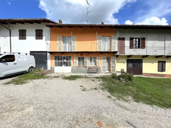 casa indipendente in vendita a Corneliano d'Alba in zona Reala