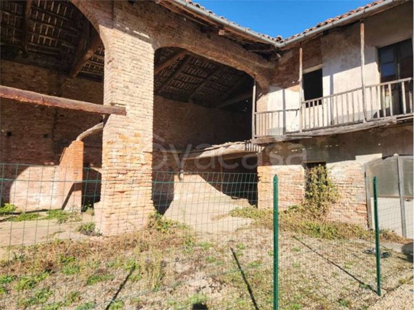 locale commerciale in vendita a Corneliano d'Alba