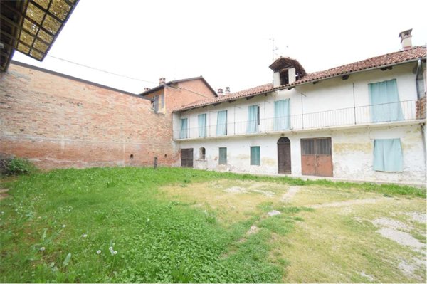 casale in vendita a Corneliano d'Alba
