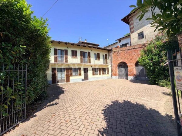 casa indipendente in vendita a Corneliano d'Alba