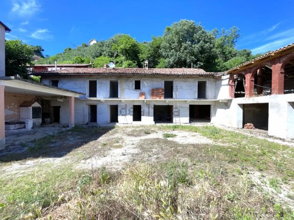 casale in vendita a Corneliano d'Alba